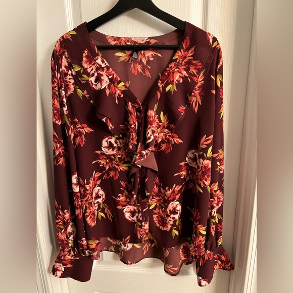 White House Black Market - Picture 1 of 5